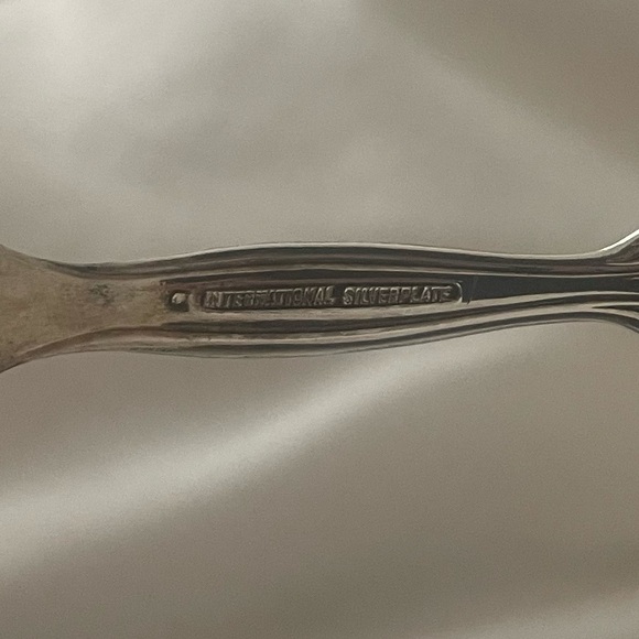 Sugar Spoon Scalloped Spoon International Silverplate Interlude. Silver plated - Picture 5 of 7